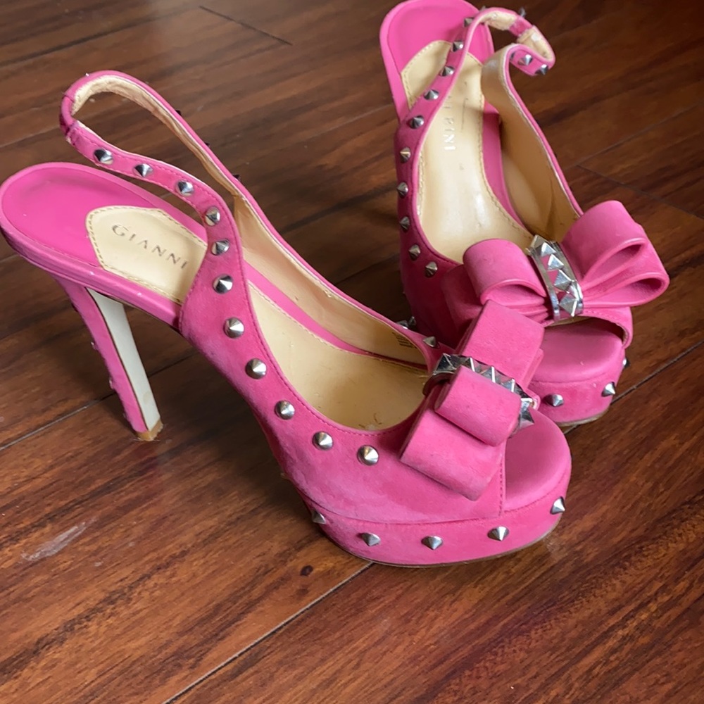 Slightly worn Gianni Bini Heels.